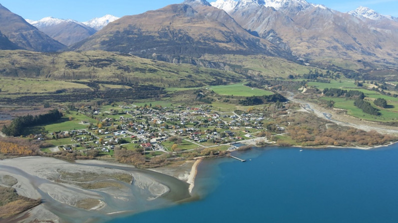 A view of Glenorchy township, looking over Lake Wakatipu and towards the Richardson Mountains in the background. 