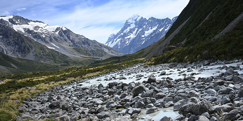 River and maunga