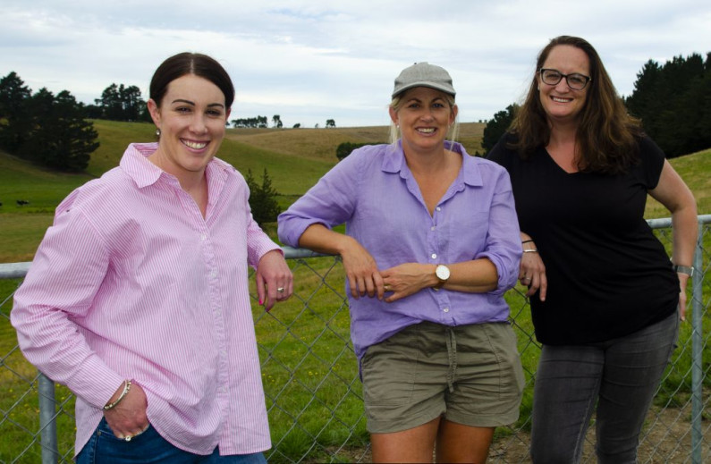 gin jo and sara on farm